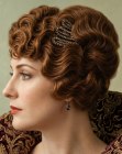 Coiffure relevée pour une femme en 1914