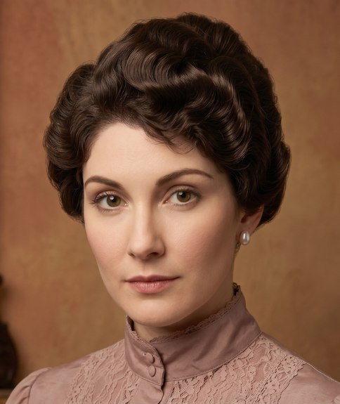 Coiffure vintage mettant élégamment la nuque en valeur