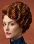 Coiffure relevée volumineuse