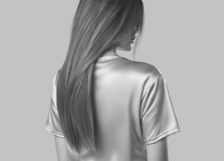 Vue arrière d'une femme aux cheveux longs
