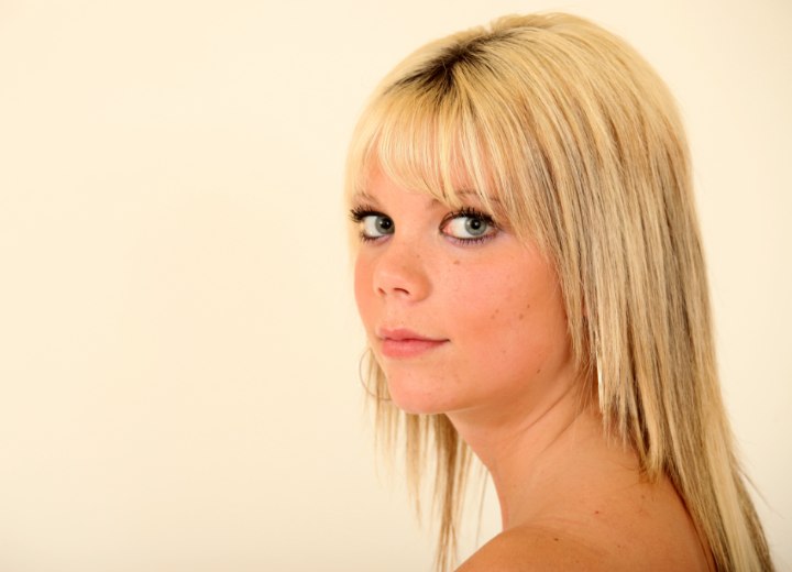 Des cheveux longs coupés au rasoir