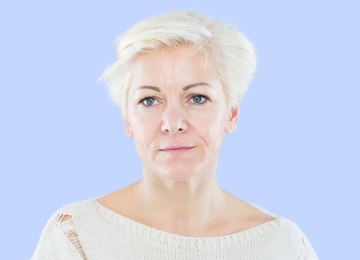 Cheveux blonds platine