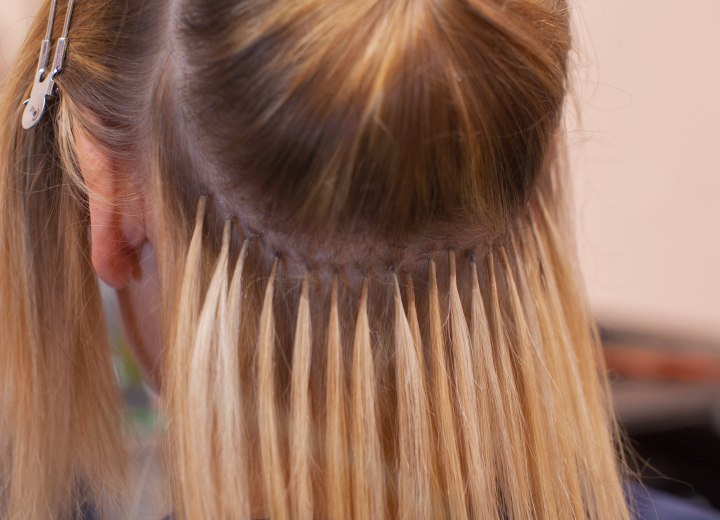 Point d'attache des extensions de cheveux