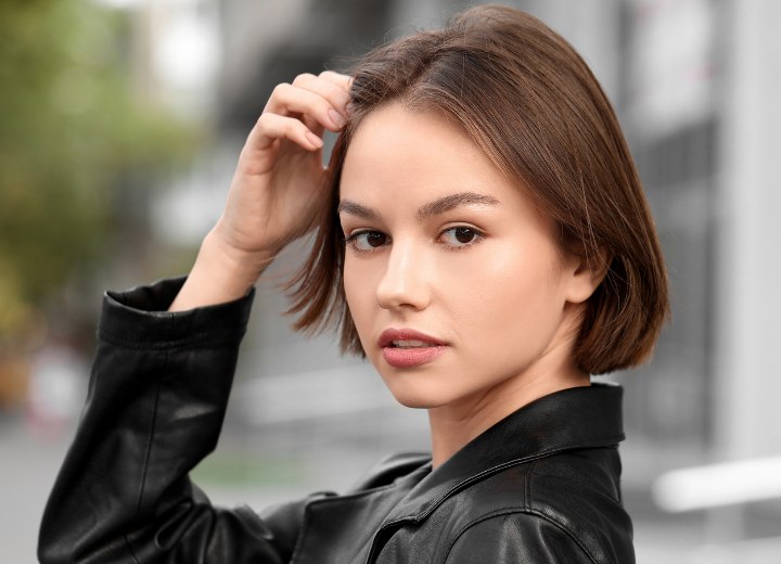 Coupe de cheveux courte à la mode