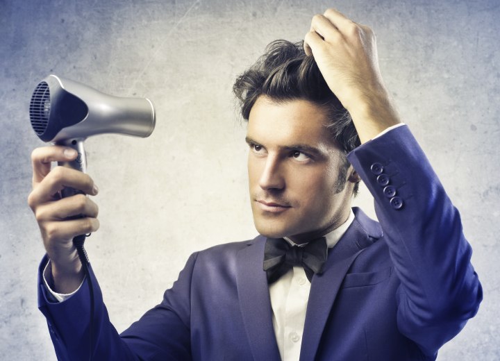Sécher les cheveux courts des hommes