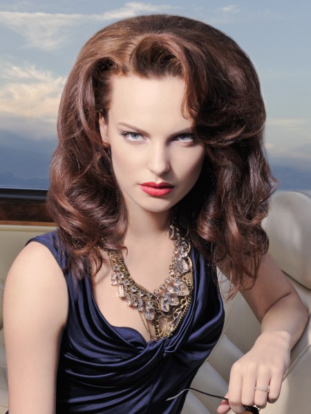 Cheveux longs avec des boucles