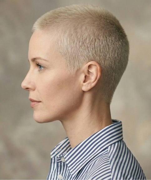 Buzz cut f&eacute;minin