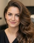 Les cheveux balay&eacute;s sur un c&ocirc;t&eacute;