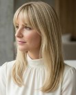 Cheveux blonds longs et doux