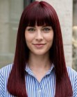 Cheveux longs rouge bordeaux