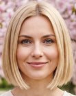 Carr&eacute; blond en dessous de la m&acirc;choire