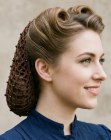 Coiffure des années 1940, avec résille