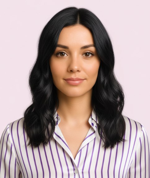 Coiffure longue sous les épaules avec ondulations et raie centrale