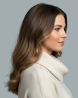 Coiffure longue aux ondulations